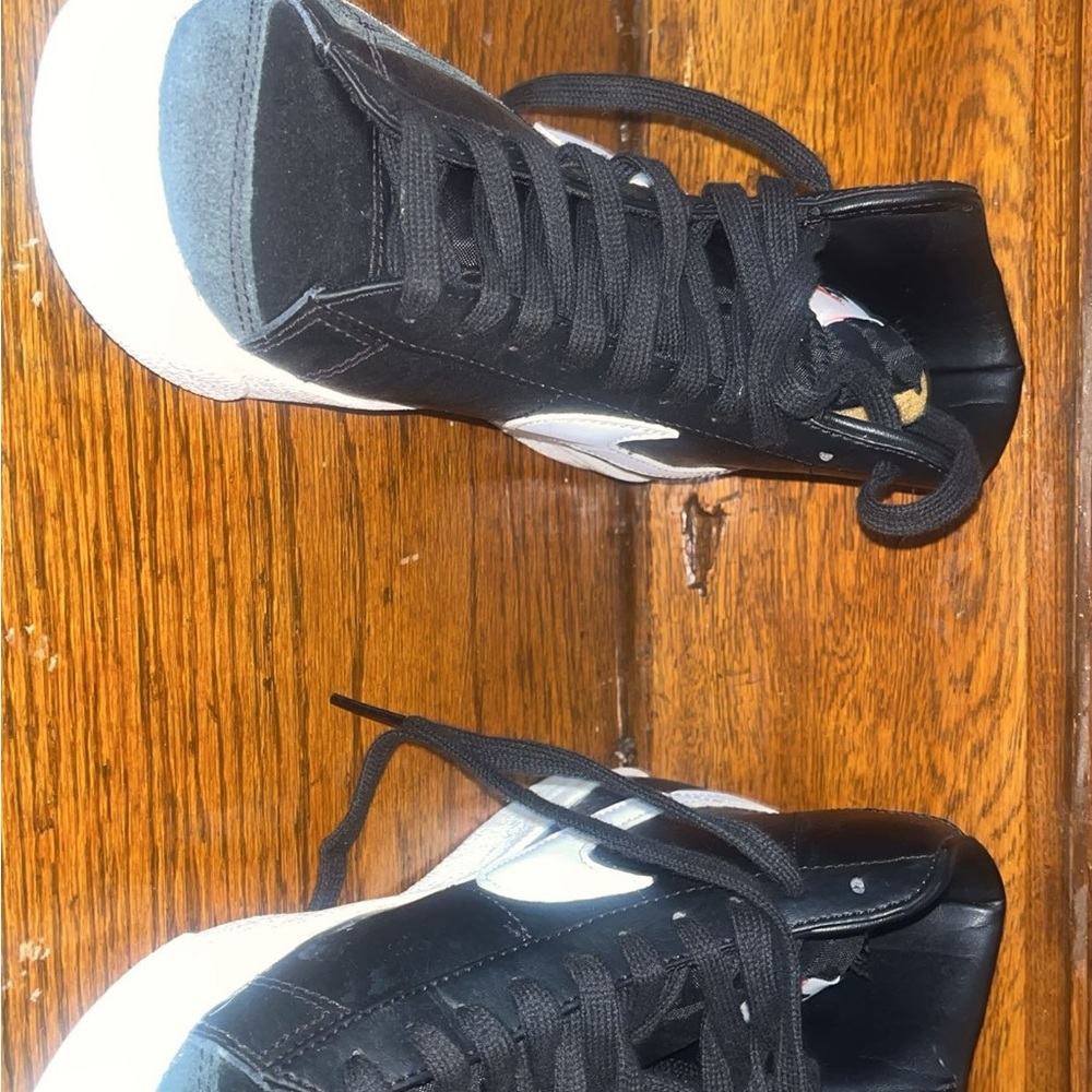 Nike Black and White Leather Sneakers - Picture 2 of 4